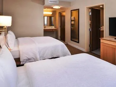 Отель Hampton Inn & Suites Denver-Speer Boulevard