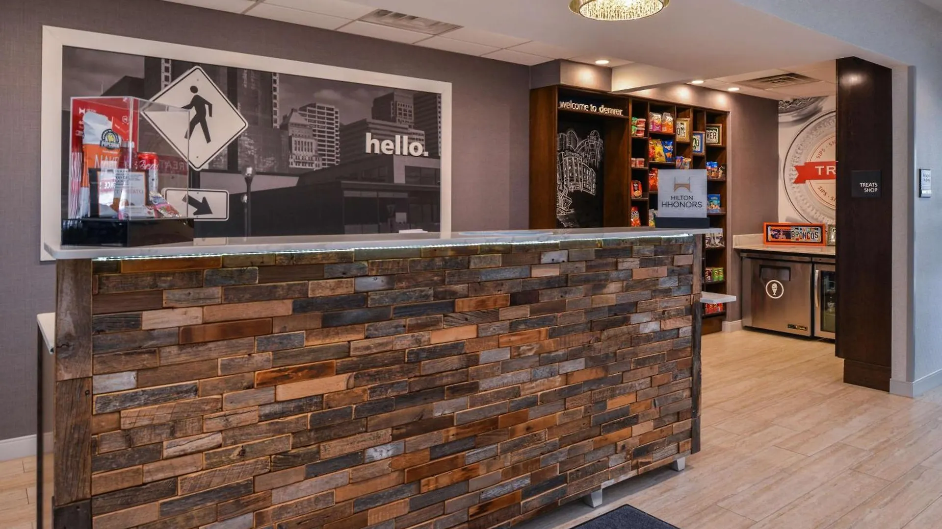 Hampton Inn & Suites Denver-Speer Boulevard Otel
